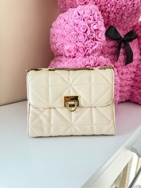 Quilted Cream Shoulder Bag with Gold Hardware